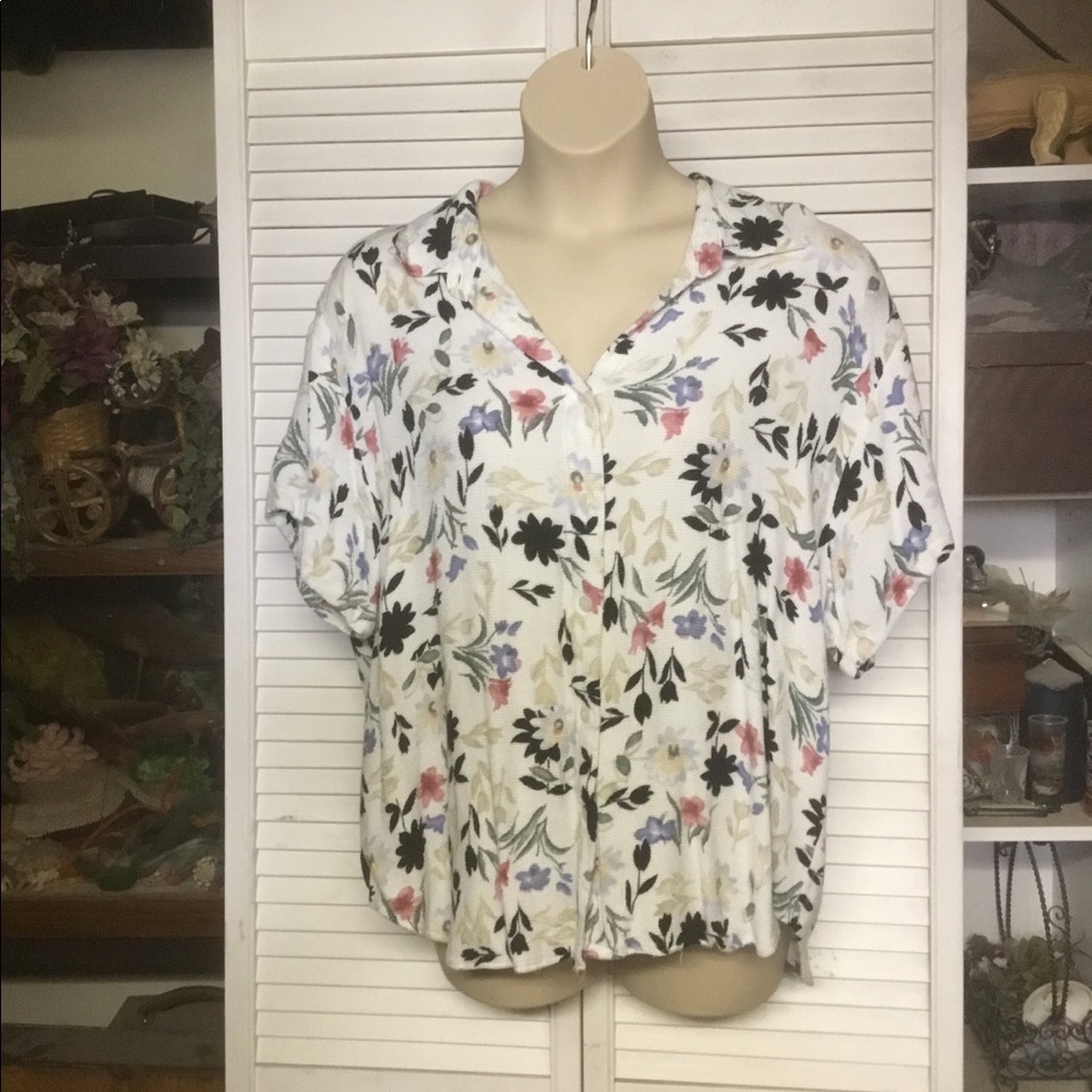 Short sleeve button up top 3x